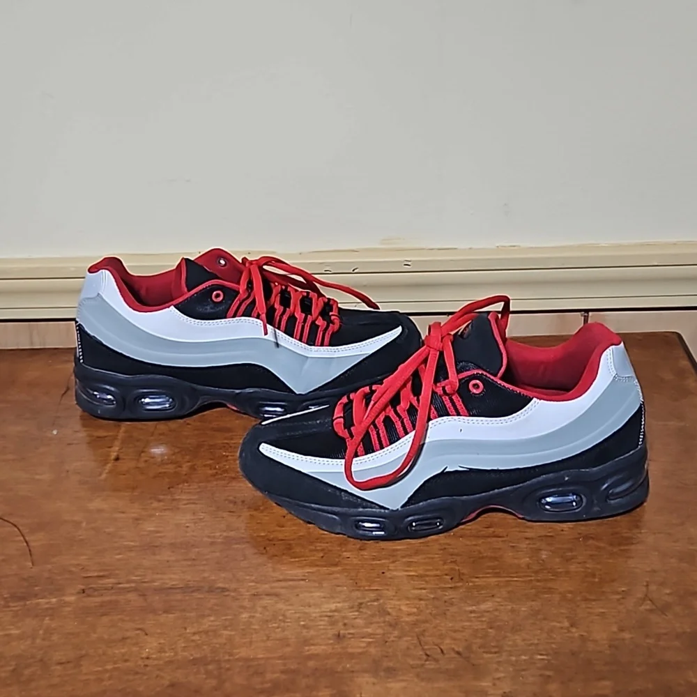 Sneaker - Picture 2 of 4